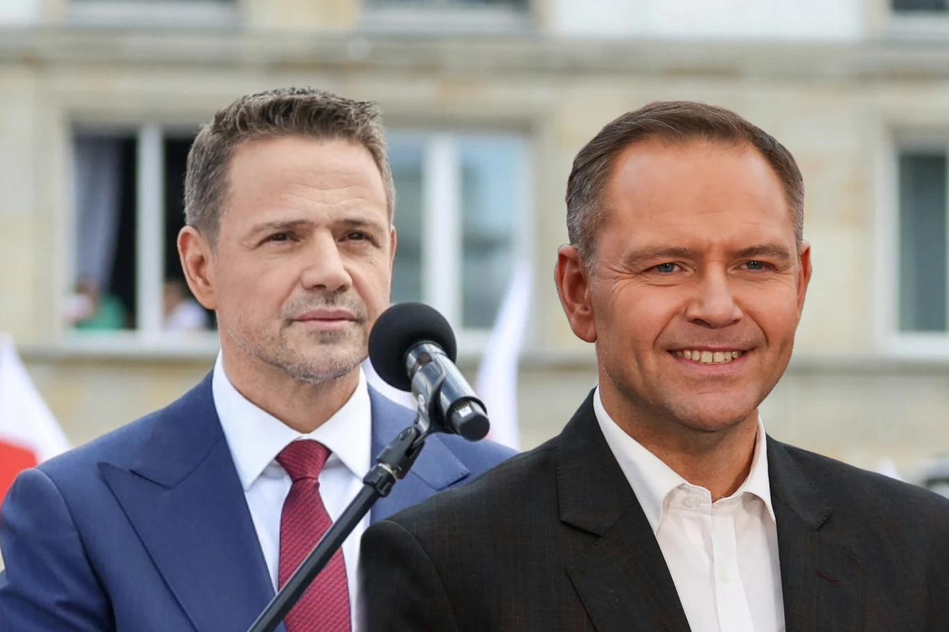 Wybory. Karol Nawrocki odpowiada Rafałowi Trzaskowskiemu Dwóch mężczyzn w garniturach na tle budynku z oknami, jeden przemawia do mikrofonu, drugi stoi nieco przed nim, uśmiechnięty