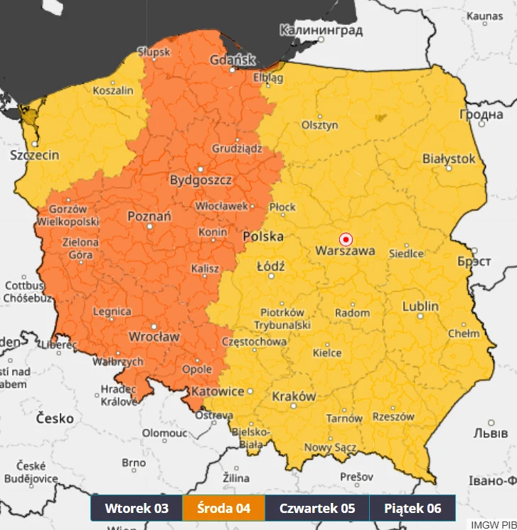 Mapa Polski podzielona na strefy ostrzeżeń pogodowych, zachodnia część kraju oznaczona kolorem pomarańczowym symbolizującym wyższy poziom zagrożenia, reszta kraju w kolorze żółtym, na mapie wyróżnione większe miasta i granice państw.