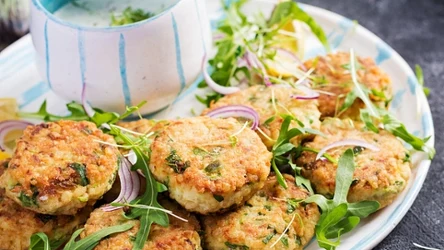 Dzięki zawartości 2,5 g błonnika na 100 g młoda kapusta wspomaga trawienie i reguluje perystaltykę jelit.