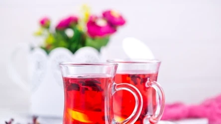 Herbata z szypułek truskawek jest bardzo zdrowa.