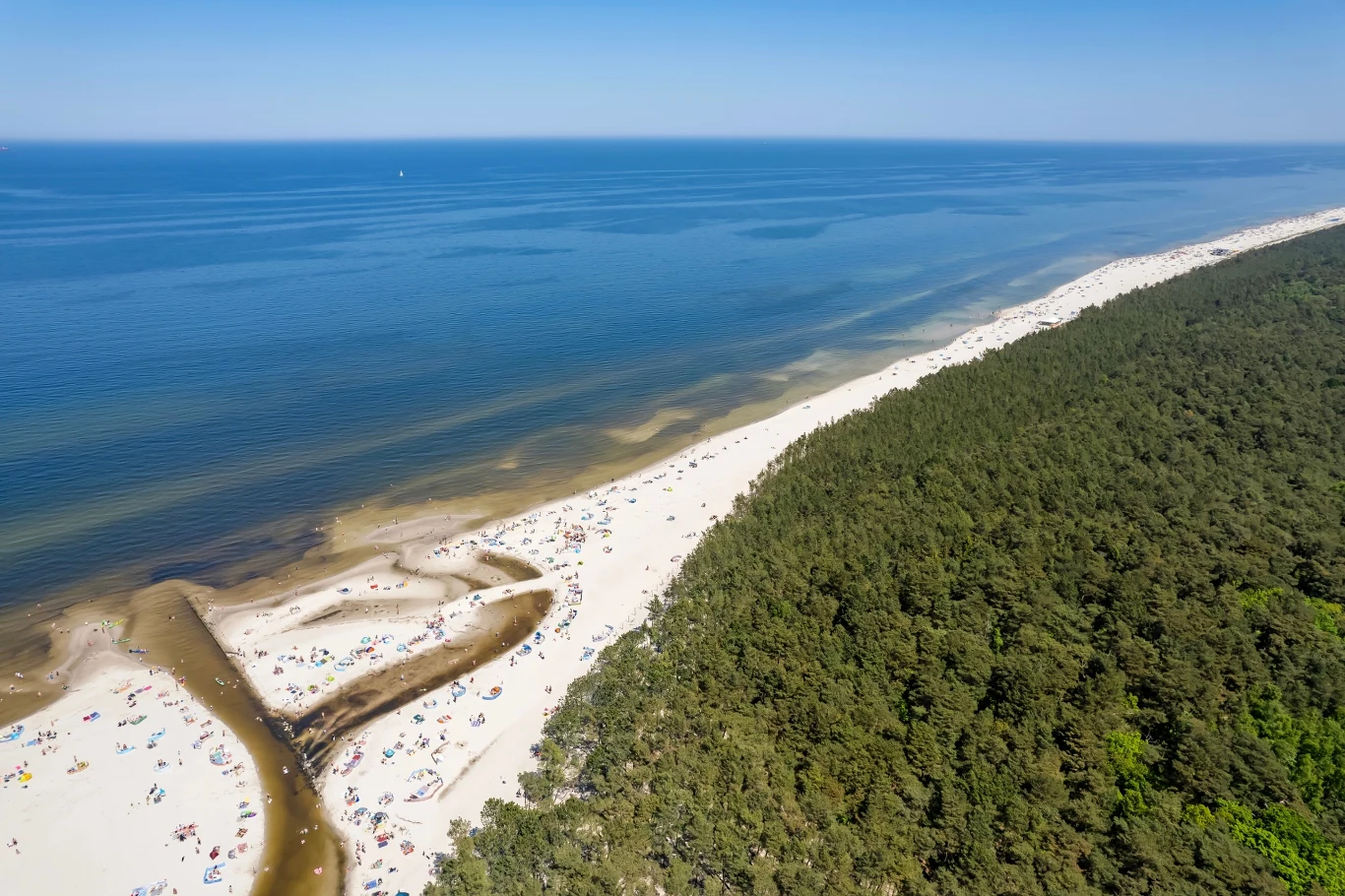 Jastarnia zachwyca swoją kameralnością. Uznawana jest za najdroższy kurort nad polskim morzem.