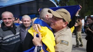 Uważnie sprawdzają uwolnionych żołnierzy. Rośnie niepokój w Ukrainie