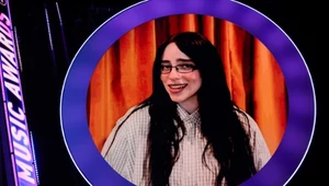 Ogromne kolejki w Krakowie. Ceny merchu Billie Eilish zwalają z nóg