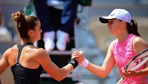 Maria Sakkari i Iga Świątek podczas Rolanda Garrosa 2021