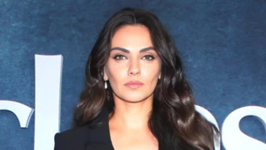 Mila Kunis zachwyca błyszczącymi włosami. Gwiazda stawia na prostą pielęgnację i sprytny trik