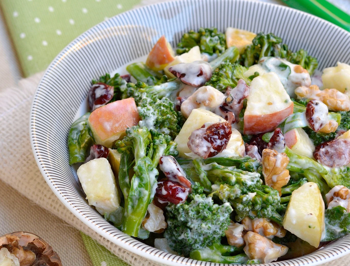To jedna z moich ulubionych sałatek - doceni ją każdy miłośnik brokułów To jedna z moich ulubionych sałatek - doceni ją każdy miłośnik brokułów