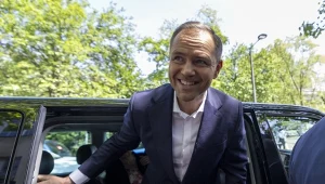 Podczas pełnienia urzędu Karol Nawrocki nie usiądzie za kierownicą. Chodzi o bezpieczeństwo i wizerunek