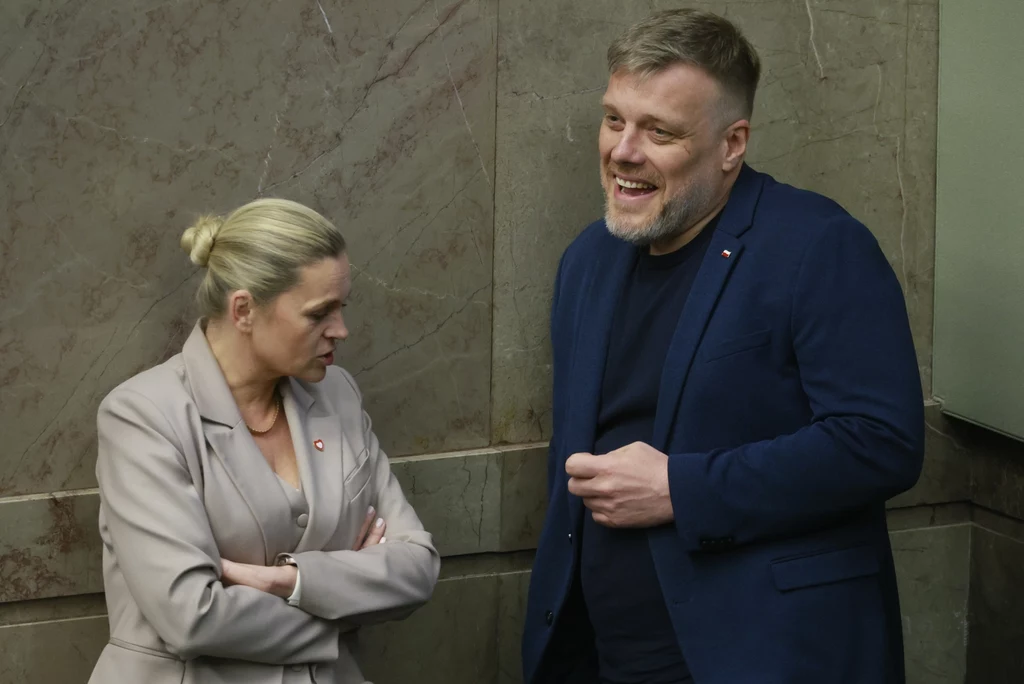 Adrian Zandberg przekazał, jak zagłosuje w sprawie wotum zaufania dla rządu. Na zdj. z minister edukacji Barbarą Nowacką Adrian Zandberg przekazał, jak zagłosuje w sprawie wotum zaufania dla rządu. Na zdj. z minister edukacji Barbarą Nowacką