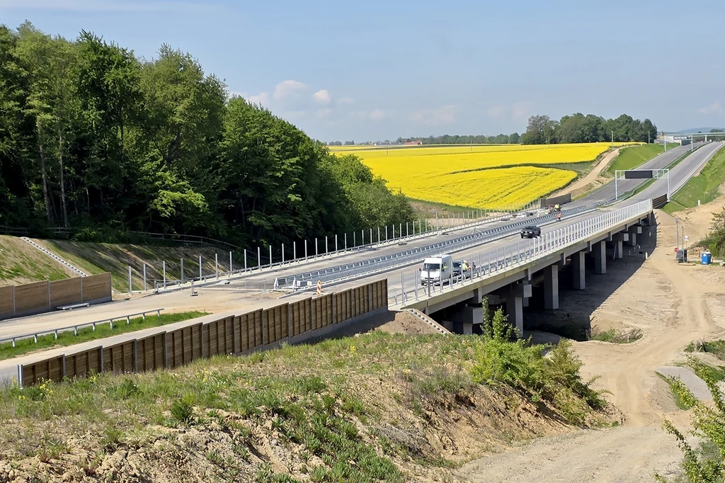 Droga S74 będzie dłuższa. Powstaje 5 km niezwykle ważnej trasy | Fot. "X" @GDDKiA_Kielce Droga S74 będzie dłuższa. Powstaje 5 km niezwykle ważnej trasy | Fot. "X" @GDDKiA_Kielce