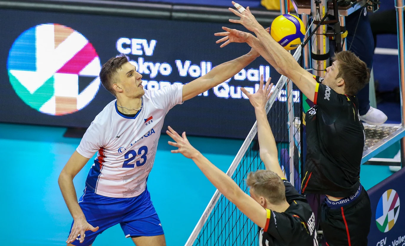 Patrik Indra (z lewej) w reprezentacji Czech Patrik Indra (z lewej) w reprezentacji Czech