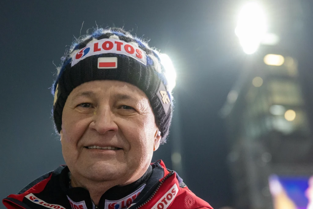 Apoloniusz Tajner na zawodach Pucharu Świata w skokach w Wiśle Apoloniusz Tajner na zawodach Pucharu Świata w skokach w Wiśle. Jego rozmowa z prezesem Włókniarza zdecydowała o pierwszych ruchach klubu.