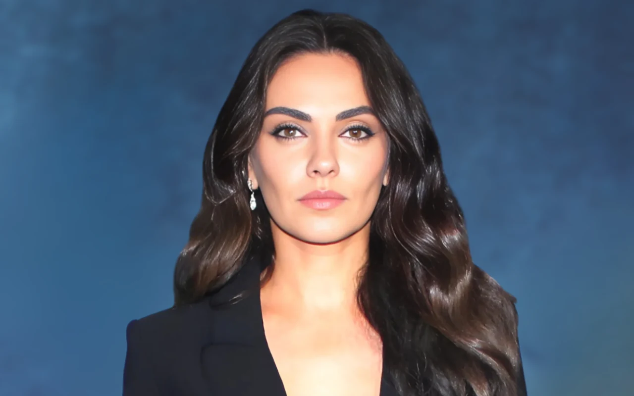 Mila Kunis zaskoczyła metamorfozą. Jaki jest jej sposób na piękne włosy?