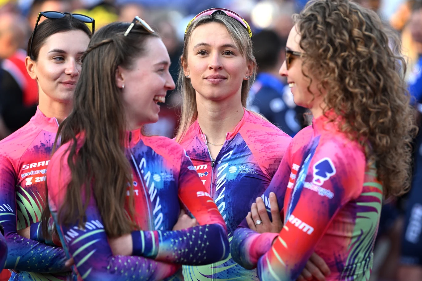 Katarzyna Niewiadoma (w środku) i jej koleżanki z ekipy Canyon//SRAM: Agnieszka Skalniak-Sójka, Antonia Niedermayer i Cecilie Uttrup Ludwig