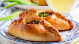 Pyszna przekąska z mięsnym farszem  