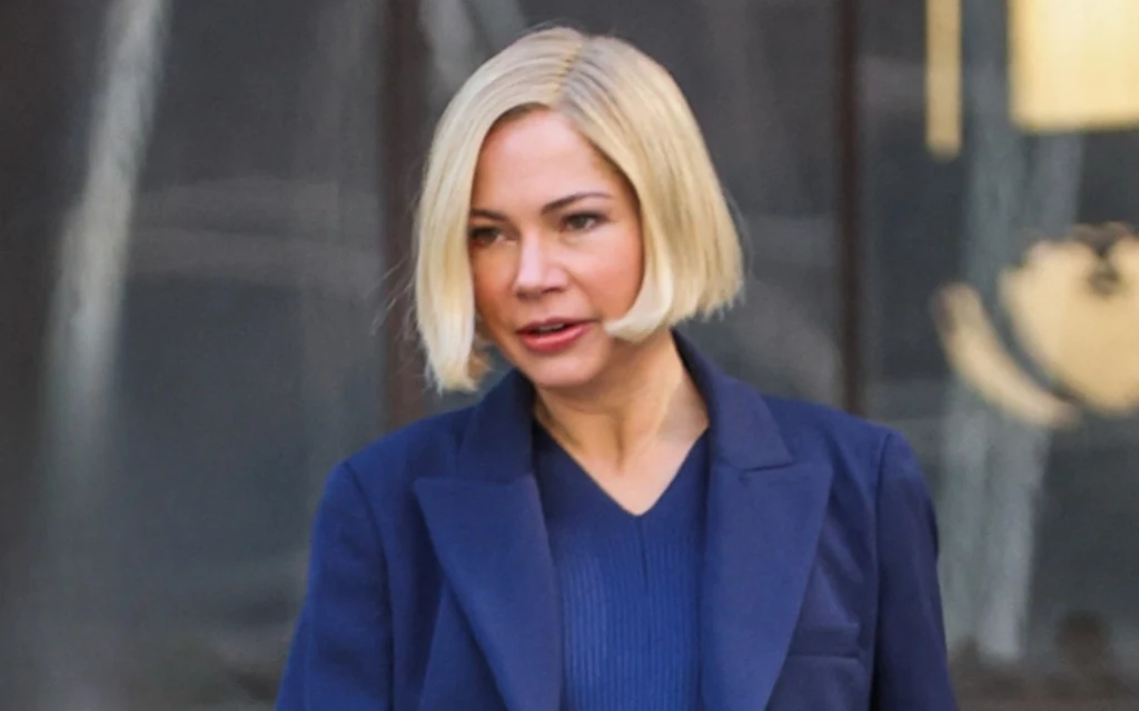 Michelle Williams zapuściła włosy i wróciła do ponadczasowej fryzury