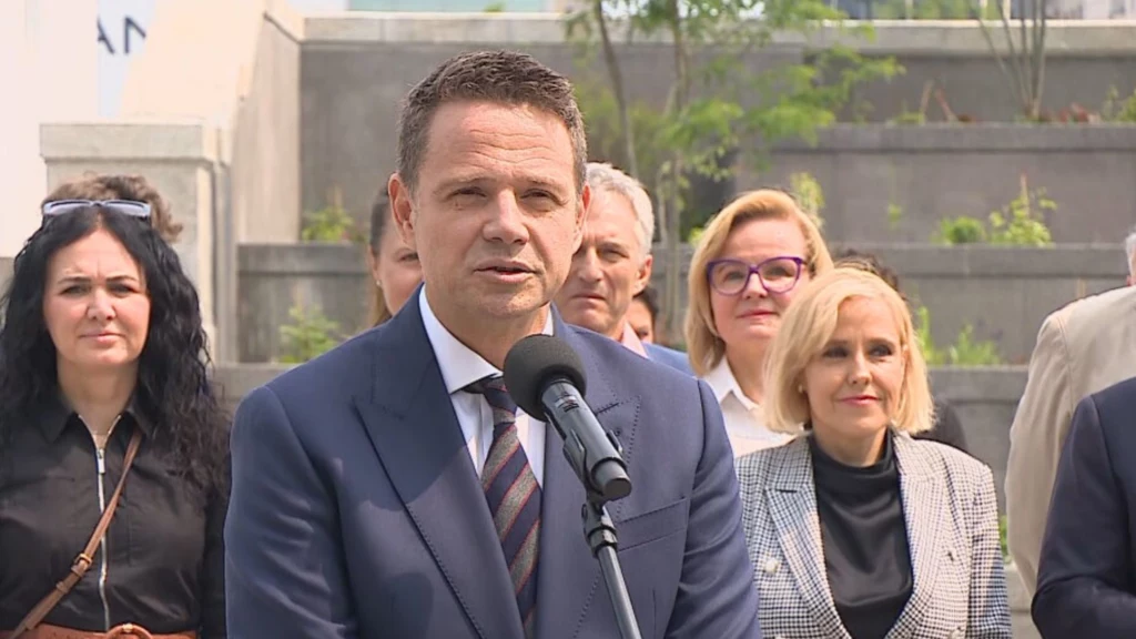 Pierwsza konferencja po przegranej w wyborach. Trzaskowski zabrał głos Pierwsza konferencja po przegranej w wyborach. Trzaskowski zabrał głos
