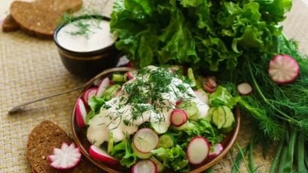 Składniki tej sałatki działają przeciwzapalnie i wspierają pracę wątroby.