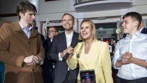 Marta Nawrocka w modnym garniturze. Kolor to alternatywa dla bieli