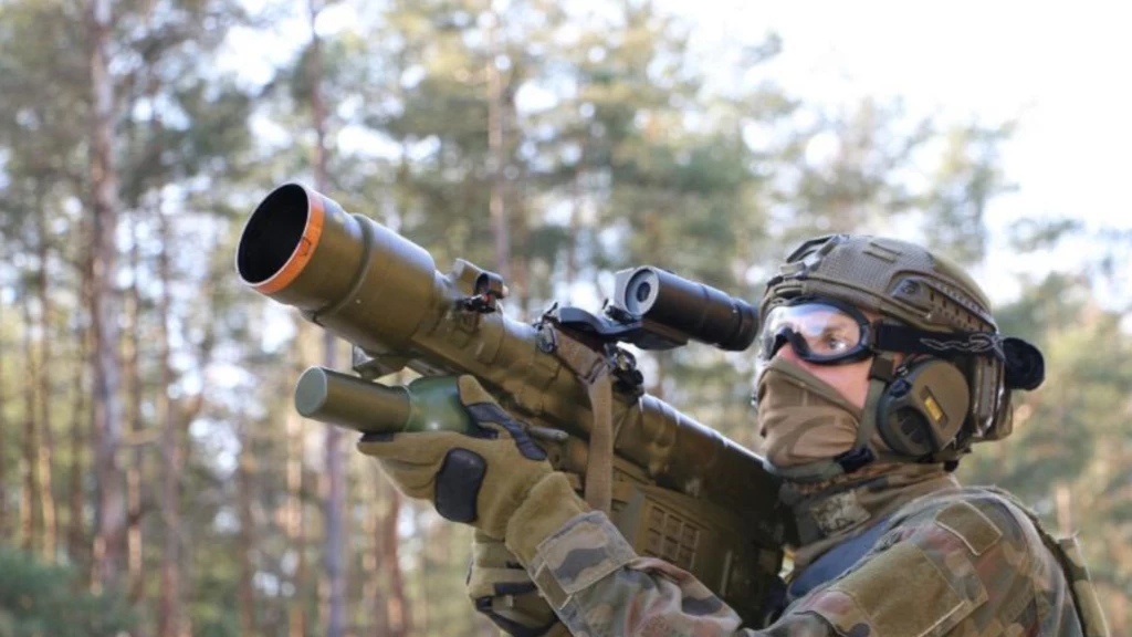 W miejscowości Laszki nieopodal Przemyśla znaleziono broń nieznanego pochodzenia. Jak podaje rzecznik MSWiA, ma to być broń przeciwlotnicza w formie wyrzutni W miejscowości Laszki nieopodal Przemyśla znaleziono broń nieznanego pochodzenia. Jak podaje rzecznik MSWiA, ma to być broń przeciwlotnicza w formie wyrzutni