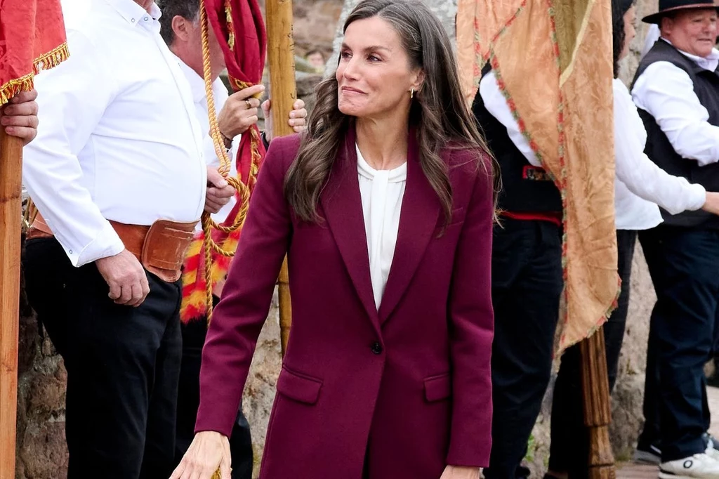 Królowa Letizia zawsze skupia na sobie wzrok zebranych Królowa Letizia zawsze skupia na sobie wzrok zebranych