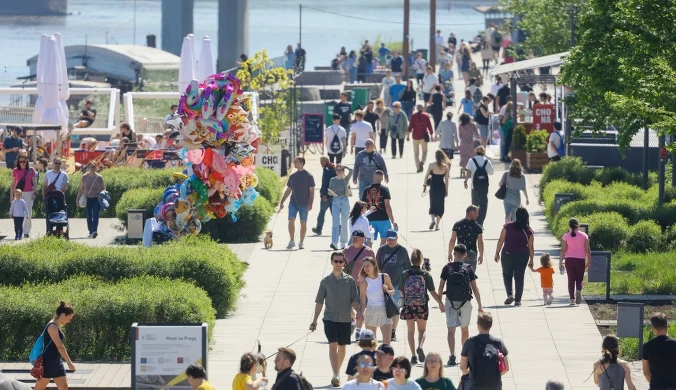 Agencja AP News opisuje w jaki sposób Polska stała się 20. gospodarką świata.