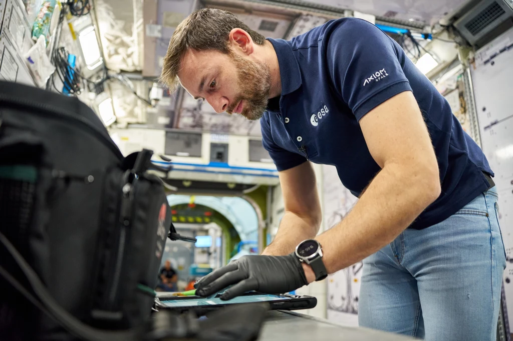 Sławosz Uznański-Wiśniewski leci w kosmos. Wraz z nim "Joy". Sławosz Uznański-Wiśniewski leci w kosmos. Wraz z nim "Joy".