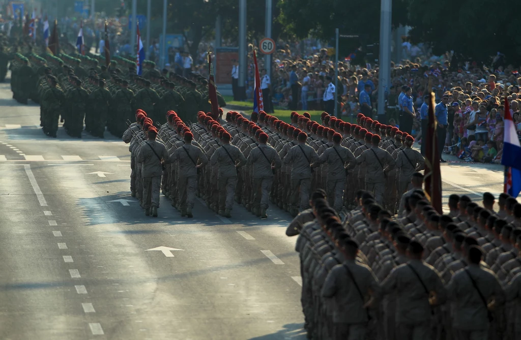 Chorwacja może przywrócić obowiązkową służbę wojskową. Na zdj. parada z 2015 roku