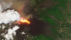 Wybuch wulkanu Etna uchwycony na spektakularnym zdjęciu
