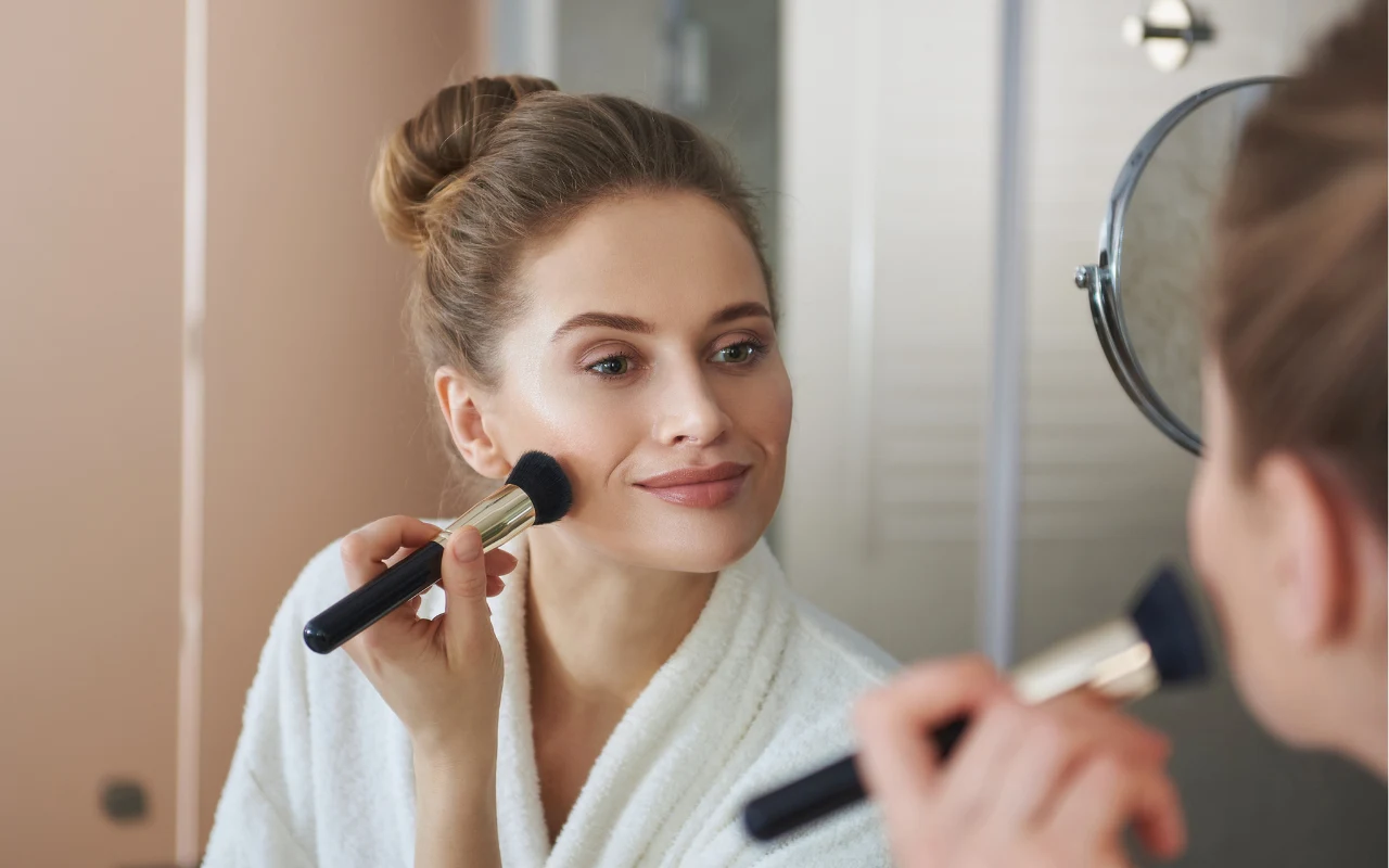 Triki makijażowe, dzięki którym będziesz wyglądać młodziej