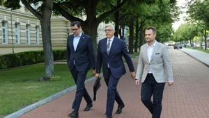 Spotkanie posłów Koalicji Obywatelskiej z premierem. Na zdjęciu politycy KO: Konrad Frysztak, Roman Giertych, Krzysztof Truskolaski