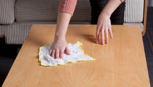 Drewniane meble czyść tylko w ten sposób. Przez lata będą wyglądać, jak nowe 