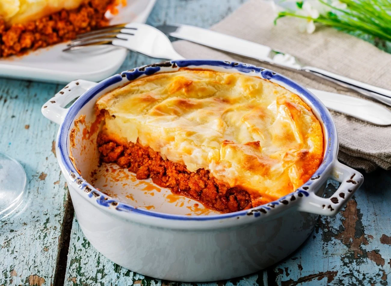 Zapiekanka z mięsem mielonym to proste i szybkie do wykonania danie. Zapiekanka z mięsem mielonym to proste i szybkie do wykonania danie.