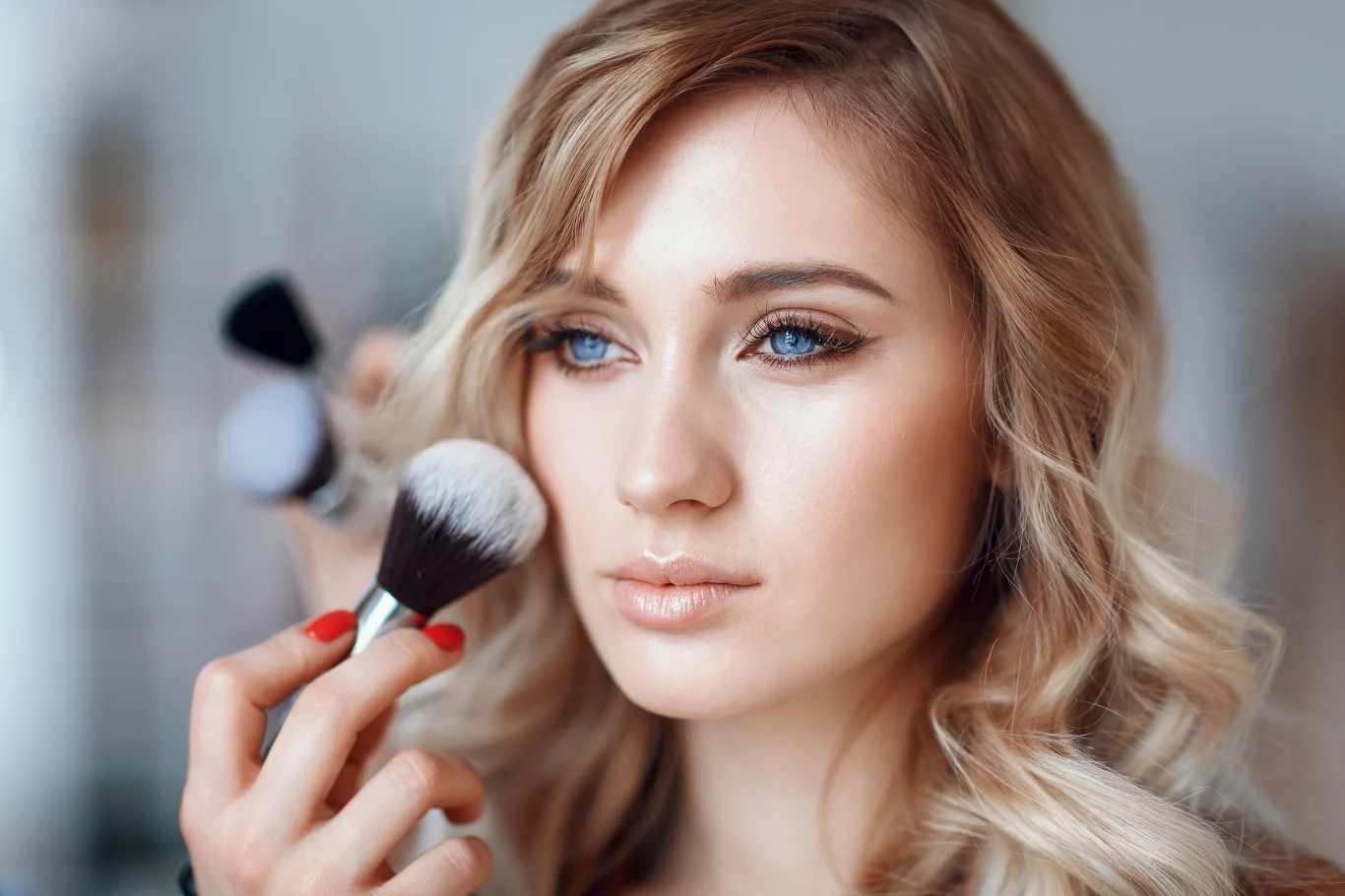 Dopasuj makijaż pod swoją urodę i preferencje