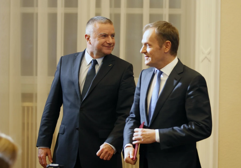 Paweł Graś (L) był najdłużej urzędującym rzecznikiem prasowym rządu u boku Donalda Tuska (R) Paweł Graś (L) był najdłużej urzędującym rzecznikiem prasowym rządu u boku Donalda Tuska (R)