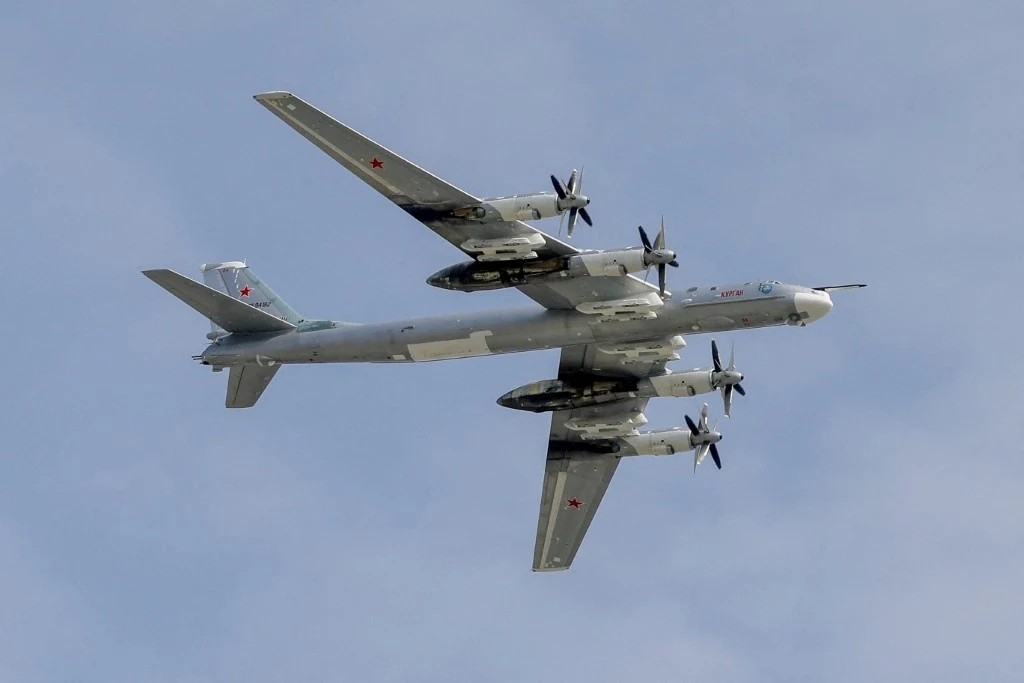 Rosyjski bombowiec strategiczny Tu-95 Rosyjski bombowiec strategiczny Tu-95
