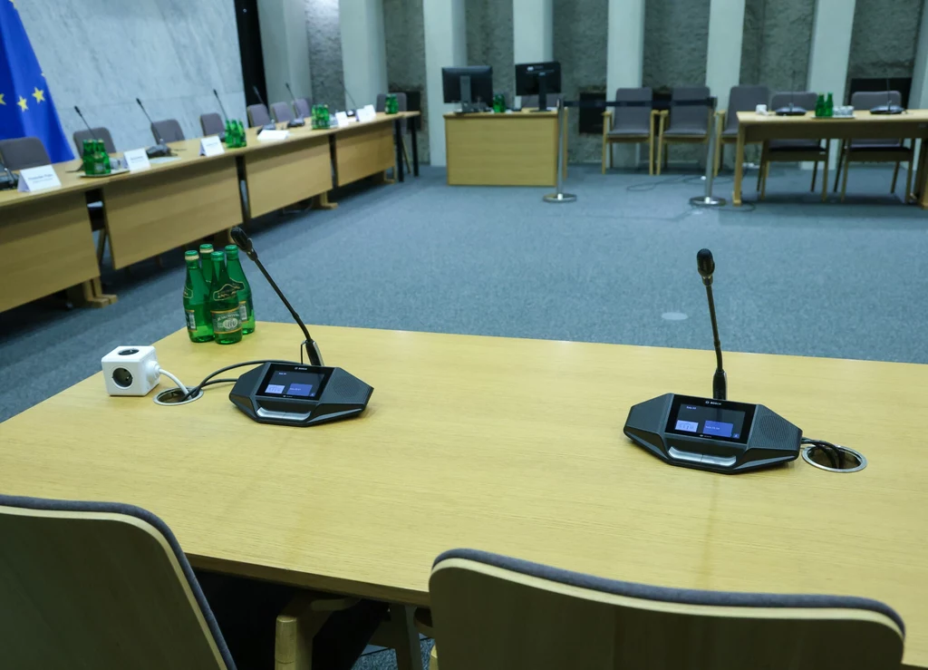 Były szef CBA zatrzymany. Na godz. 10:30 zostanie doprowadzony na przesłuchanie przed komisją śledczą Były szef CBA zatrzymany. Na godz. 10:30 zostanie doprowadzony na przesłuchanie przed komisją śledczą