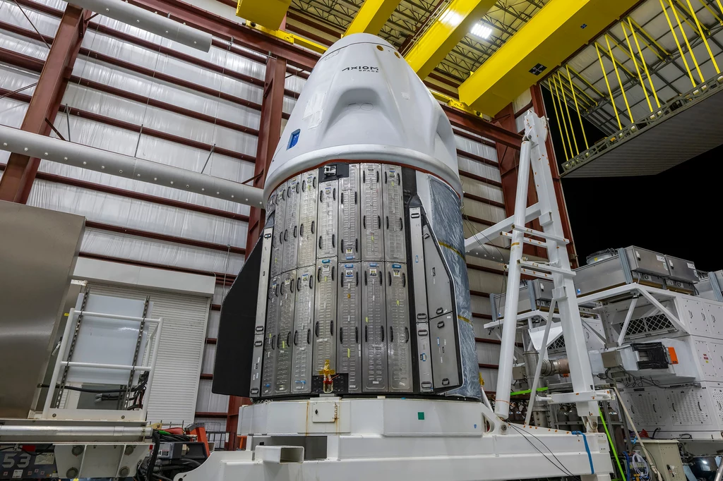 Statek Crew Dragon dla Ax-4 na miejscu startu. SpaceX szykuje się do lotu. Statek Crew Dragon dla Ax-4 na miejscu startu. SpaceX szykuje się do lotu.