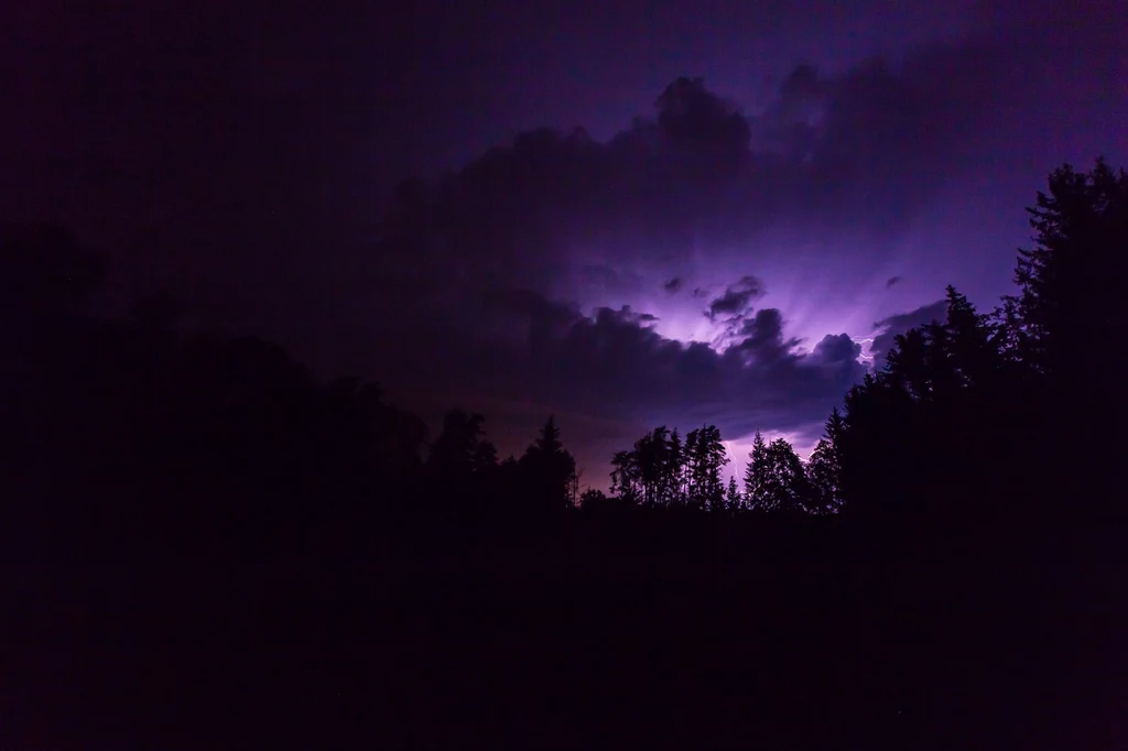 Z powodu niebezpiecznych burz ogłoszono alert RCB dla części województwa małopolskiego. Burze przyniosą między innymi niebezpieczny wiatr Z powodu niebezpiecznych burz ogłoszono alert RCB dla części województwa małopolskiego. Burze przyniosą między innymi niebezpieczny wiatr
