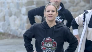Nawrocka wyszła i zaskoczyła wyborców. Zdumieni patrzyli na jej stopy