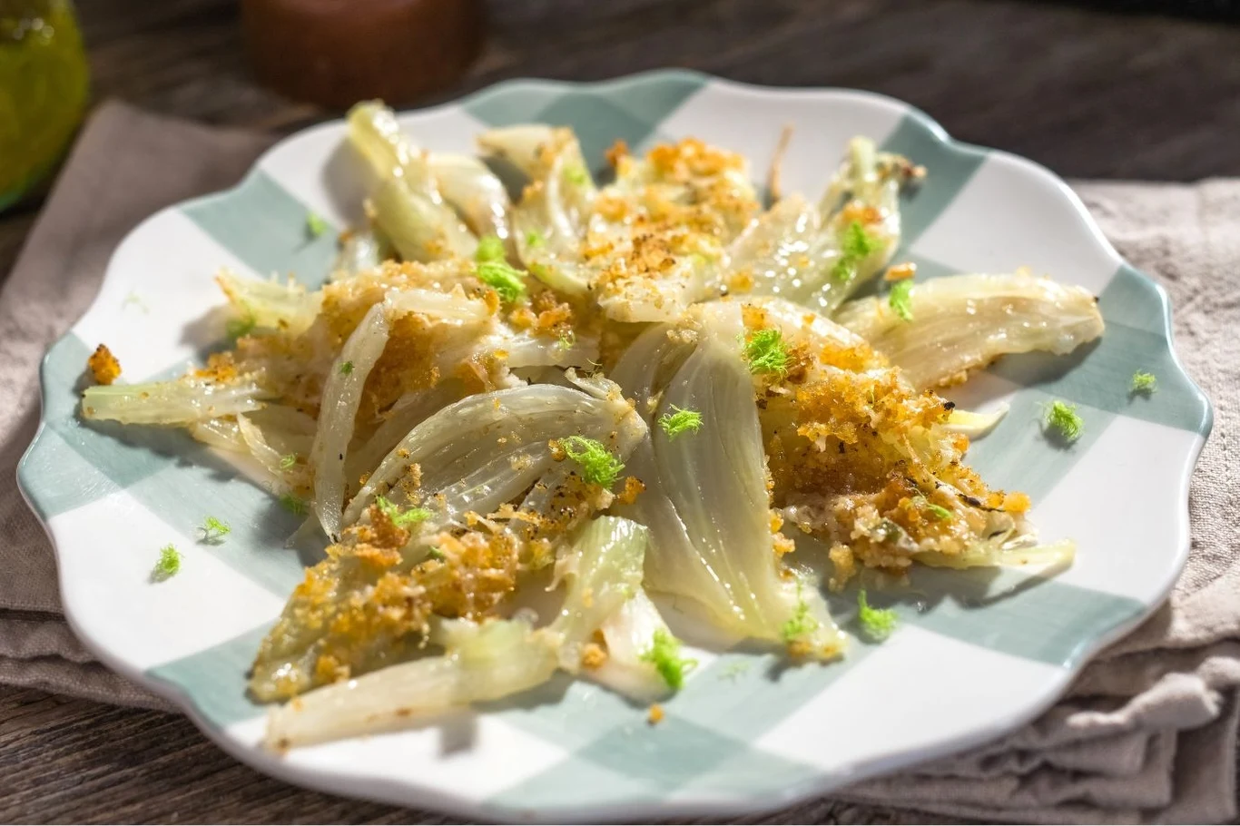 Finocchi al forno możesz podać na kolację podczas spotkania z przyjaciółmi