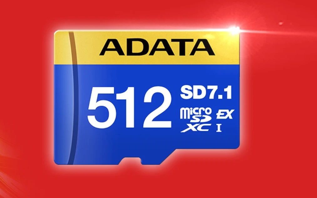ADATA Premier Extreme SD Express 7.1 microSDXC Karta pamięci microSDXC ADATA o pojemności 512 GB w żółto-niebieskiej kolorystyce na intensywnie czerwonym tle, oznaczenia producenta oraz wersji SD7.1 widoczne na przednim planie