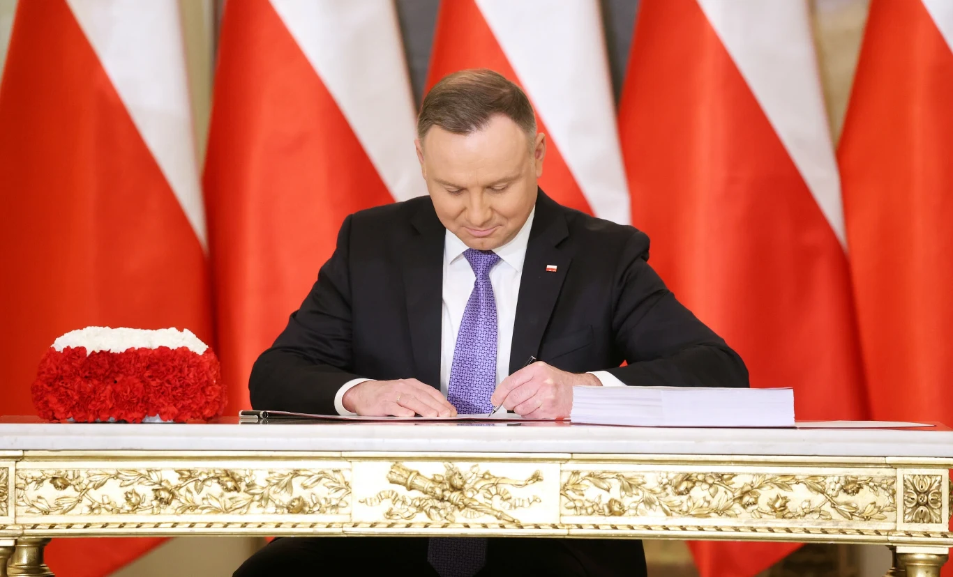 Prezydent Andrzej Duda podpisał ustawę o jawności cen mieszkań oferowanych przez deweloperów Prezydent Andrzej Duda podpisał ustawę o jawności cen mieszkań oferowanych przez deweloperów