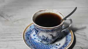 Francuski piją kawę z ciekawym dodatkiem. Dzięki niemu trzymają linię.