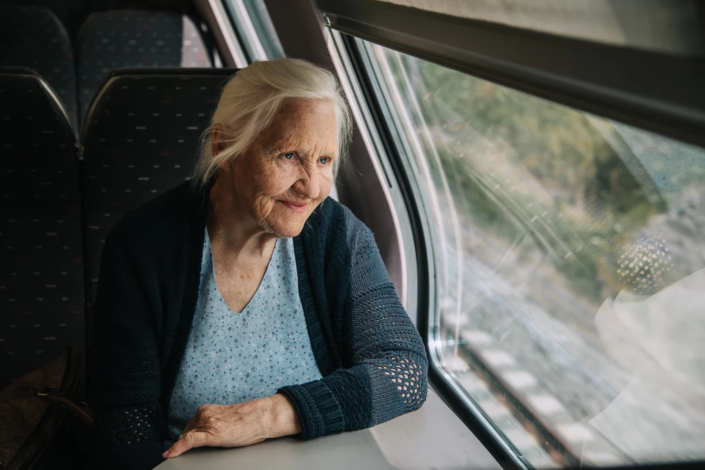 Seniorzy powinni mieć zawsze przy sobie lekkie i zdrowe przekąski Seniorzy powinni mieć zawsze przy sobie lekkie i zdrowe przekąski