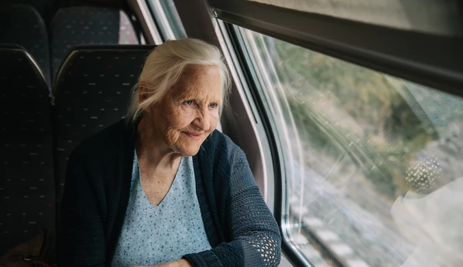 Seniorzy powinni mieć zawsze przy sobie lekkie i zdrowe przekąski 