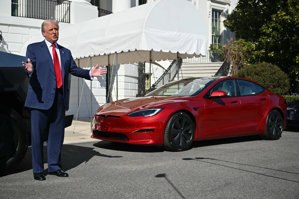 Prezydent USA Donald Trump wycofuje państwowe wsparcie dla producentów oraz nabywców aut