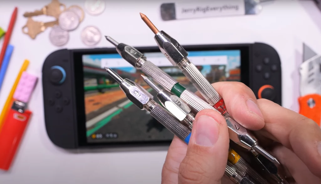 Nintendo Switch 2 w testach wytrzymałościowych / YouTube @JerryRigEverything