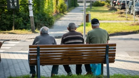 Trzej emeryci z Podlasia dostają większy przelew z emeryturą, niż prezydent wypłatę.