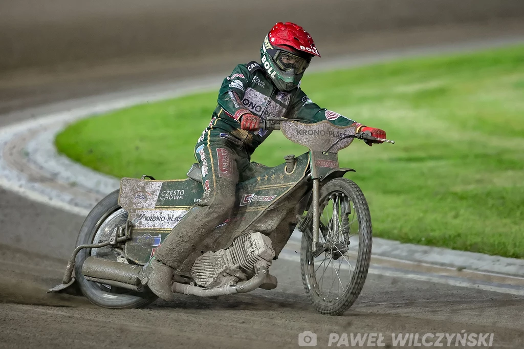 Obłocony Piotr Pawlicki Obłocony Piotr Pawlicki