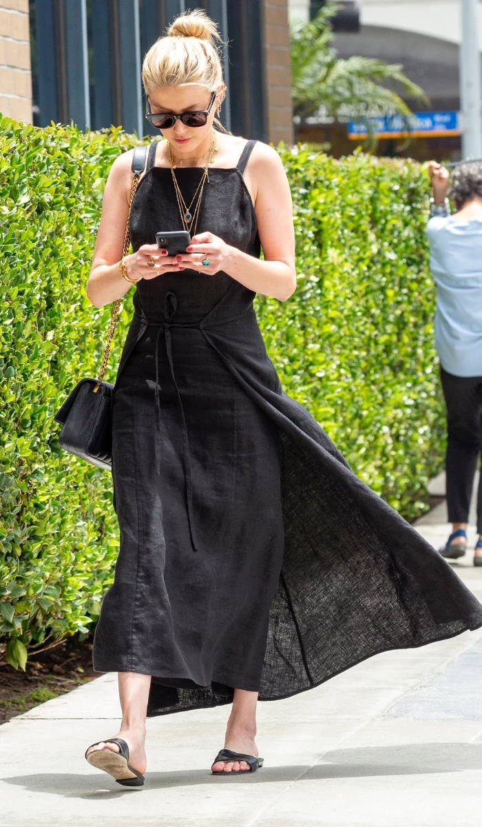 Amber Heard w letniej lnianej sukience na ulicach Santa Monica